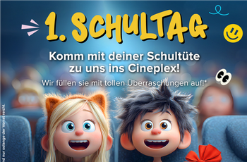 Kinder mit Schultüte im Kino