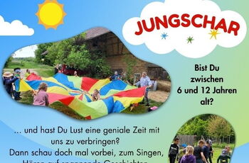 Plakat mit Terminen mit Fotos von Fußball, Tischkicker und mit eienm großen Tuch spielenden Kindern
