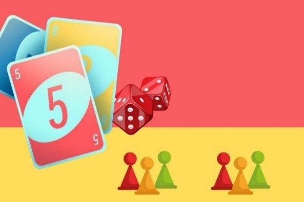 Zeichnung mit Spielkarten, Würfeln und Spielfiguren